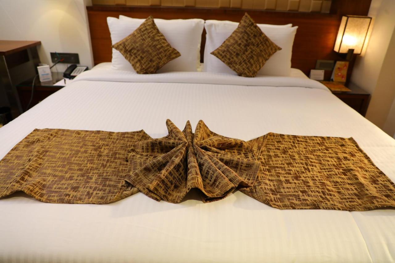 Coral Isle Hotel Kochi Exterior foto