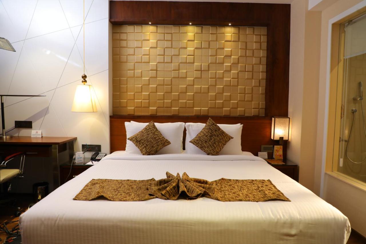 Coral Isle Hotel Kochi Exterior foto