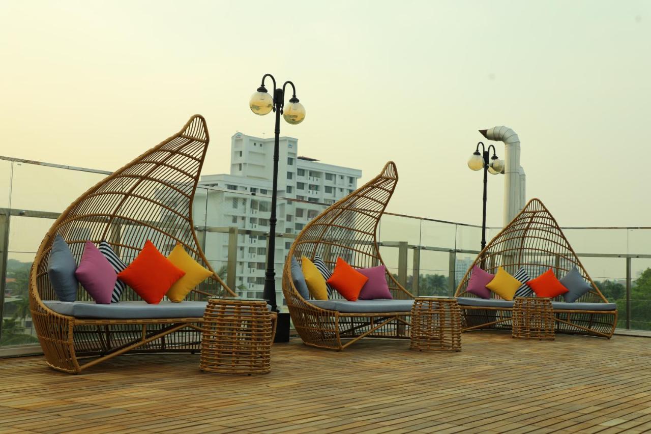 Coral Isle Hotel Kochi Exterior foto