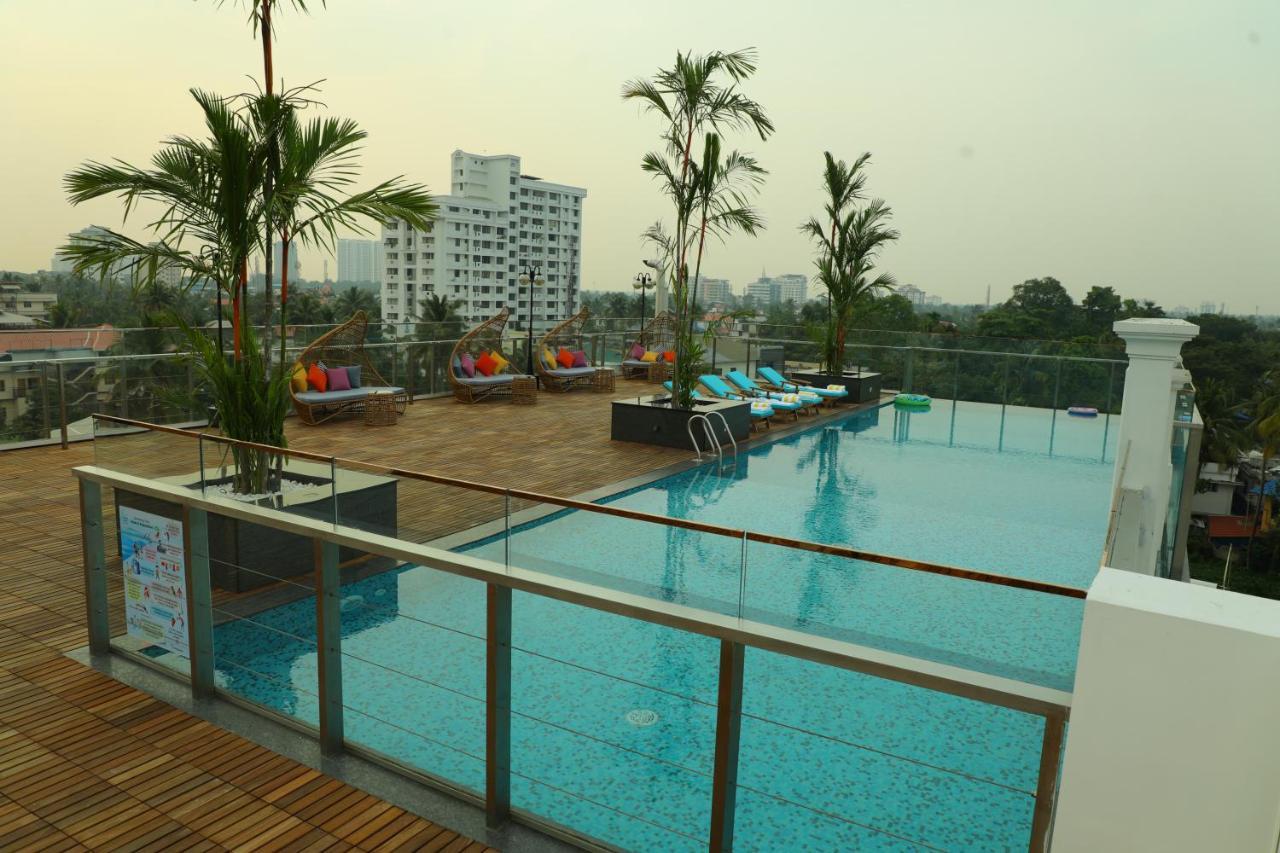 Coral Isle Hotel Kochi Exterior foto